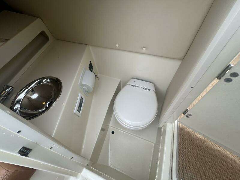 Top Flight II 28ft Chris Craft Yacht For Sale