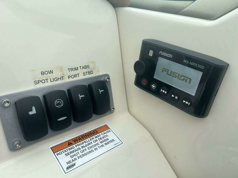 Top Flight II 28ft Chris Craft Yacht For Sale