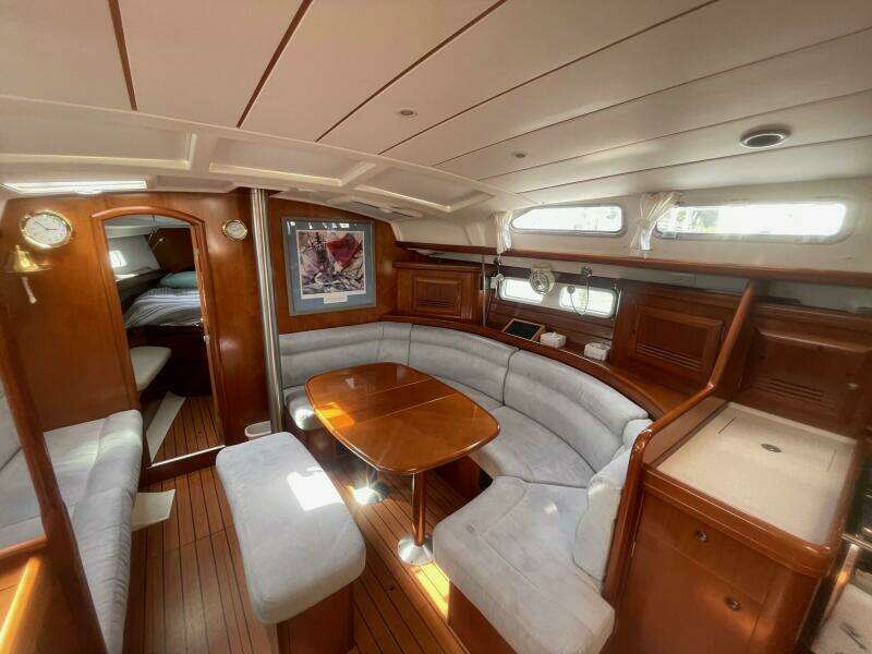 At Last 43ft Beneteau Yacht For Sale