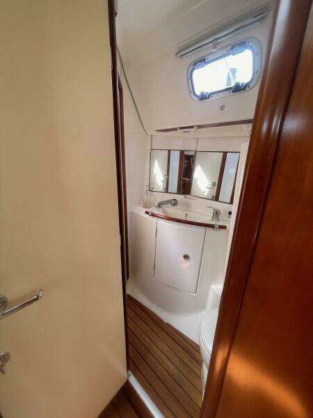 At Last 43ft Beneteau Yacht For Sale