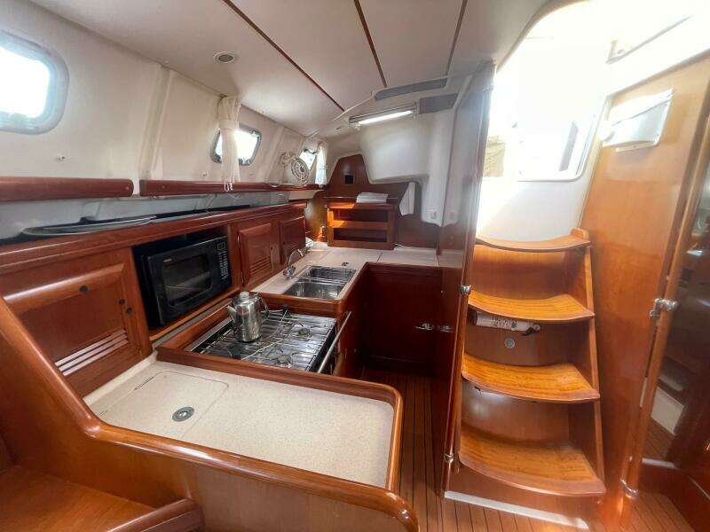 At Last 43ft Beneteau Yacht For Sale