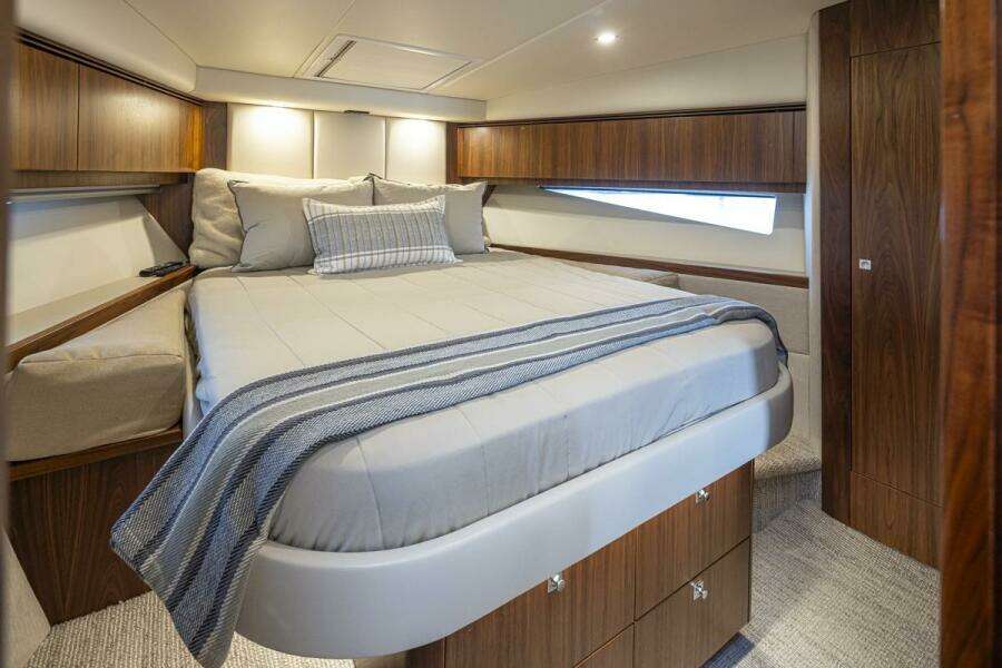 Lucky Dog 50ft Riviera Yacht For Sale