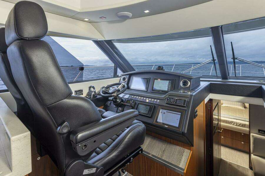 Lucky Dog 50ft Riviera Yacht For Sale
