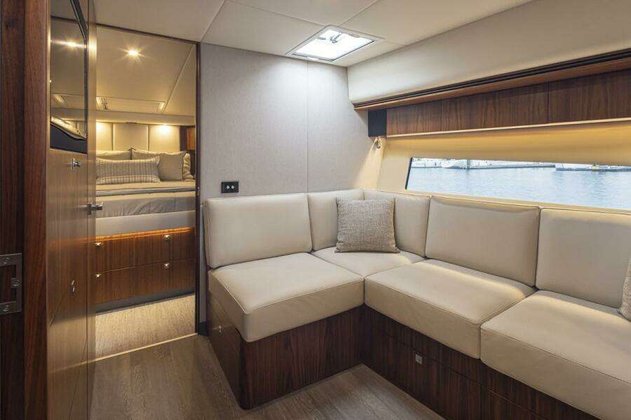 Lucky Dog 50ft Riviera Yacht For Sale