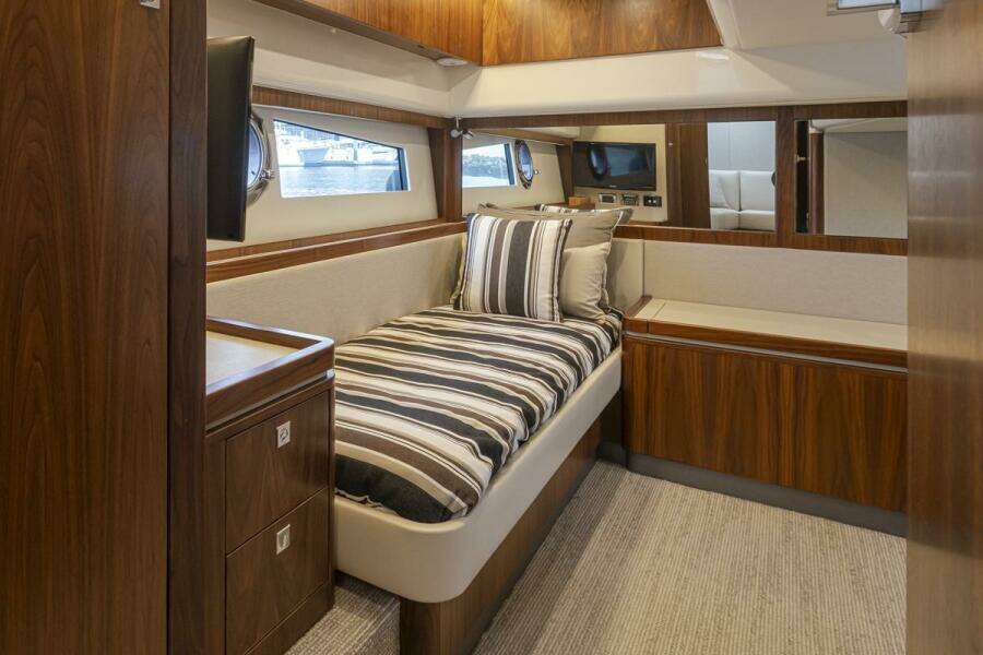 Lucky Dog 50ft Riviera Yacht For Sale