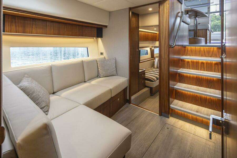 Lucky Dog 50ft Riviera Yacht For Sale