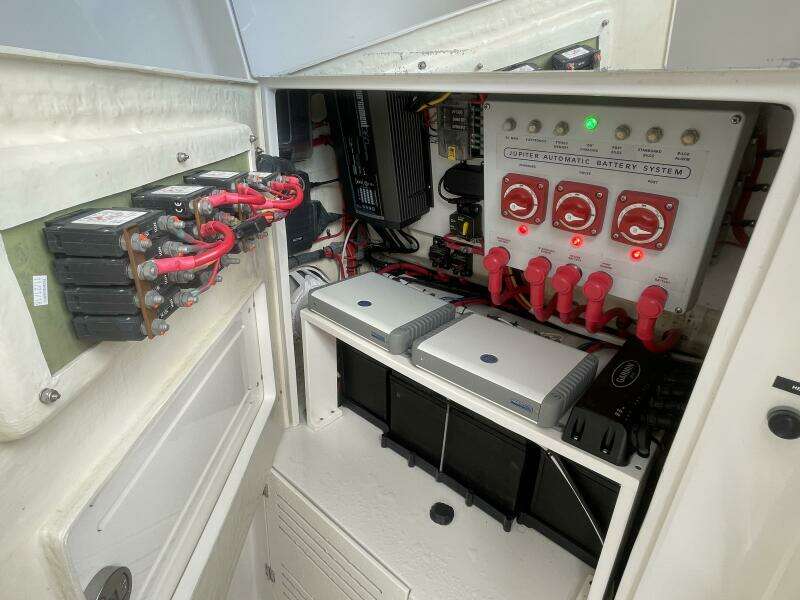 Playpen 38ft Jupiter Yacht For Sale