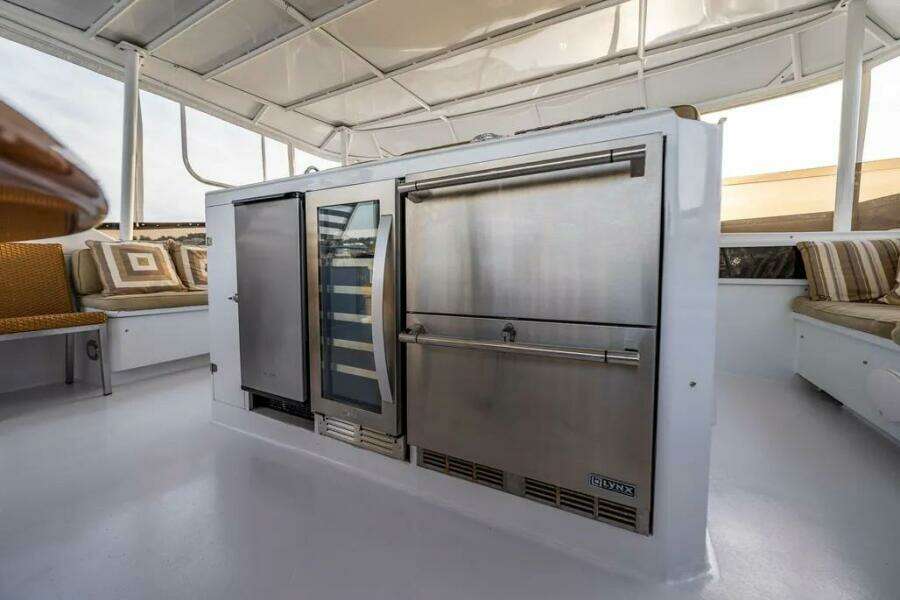 102ft Broward Yacht For Sale
