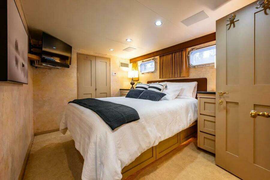 102ft Broward Yacht For Sale