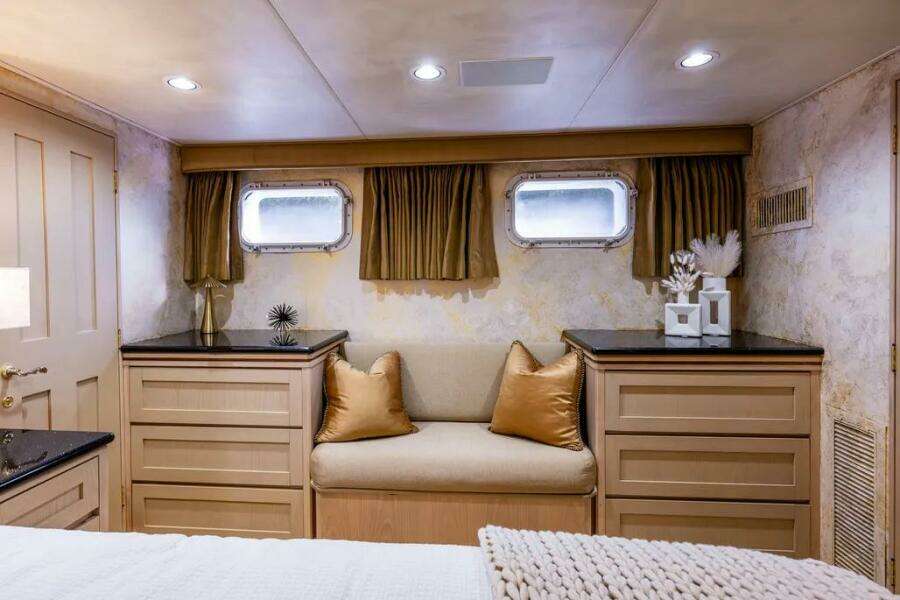 102ft Broward Yacht For Sale