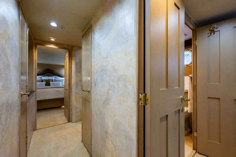 102ft Broward Yacht For Sale