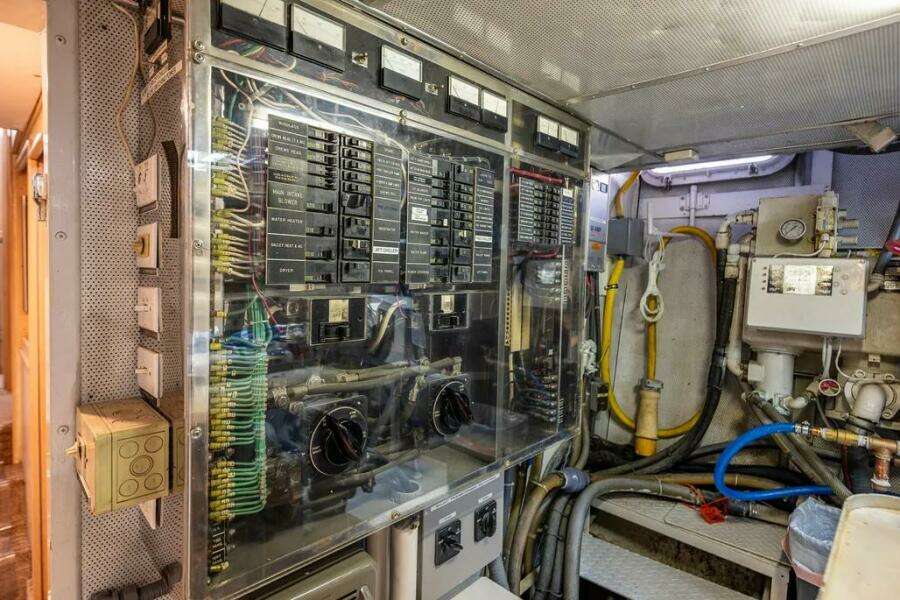 102ft Broward Yacht For Sale