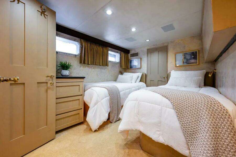 102ft Broward Yacht For Sale