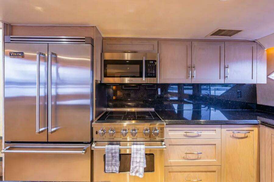 102ft Broward Yacht For Sale