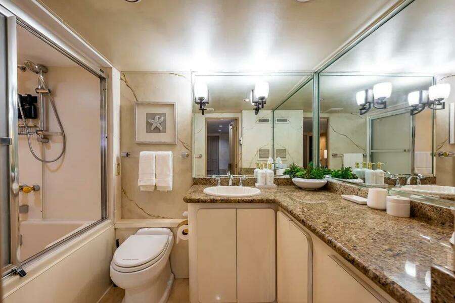 102ft Broward Yacht For Sale
