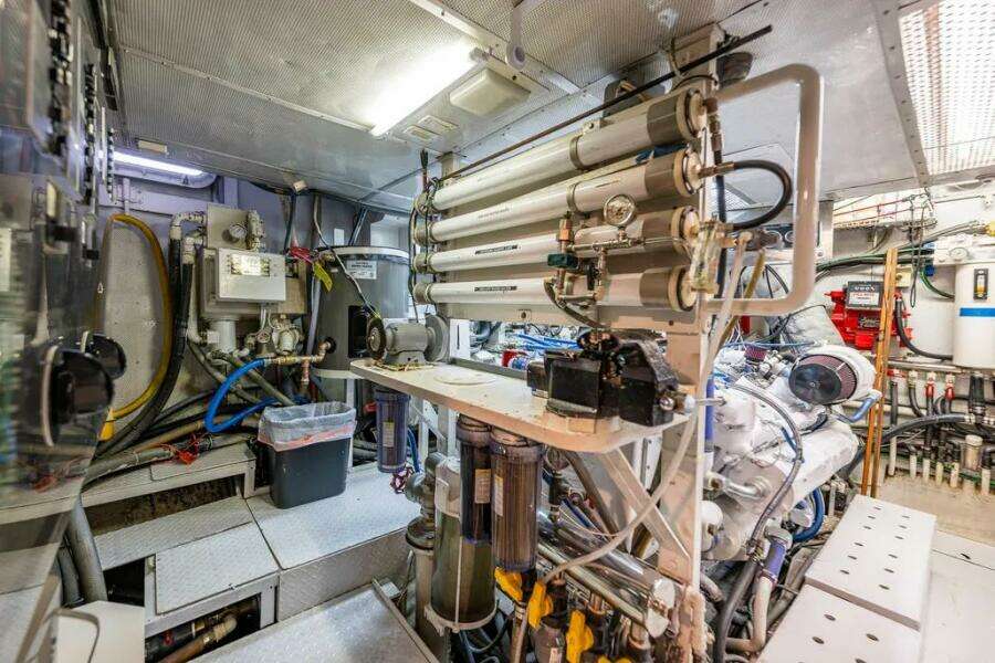 102ft Broward Yacht For Sale