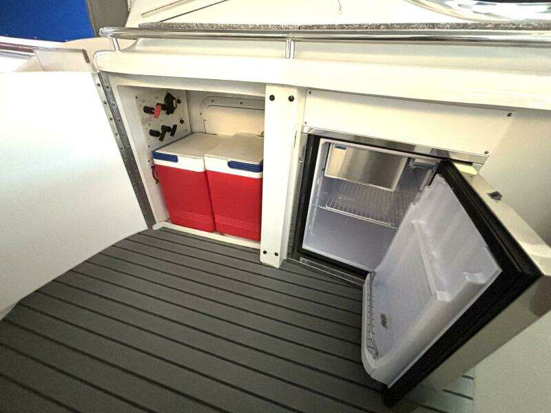 Adventure Capital 40ft Formula Yacht For Sale