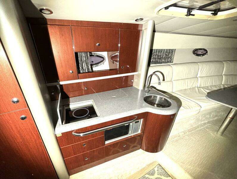 Adventure Capital 40ft Formula Yacht For Sale