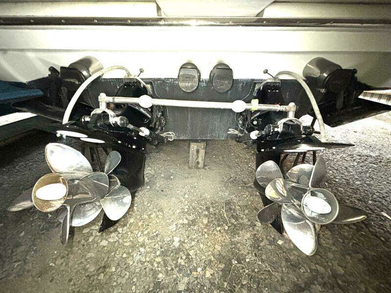 Adventure Capital 40ft Formula Yacht For Sale