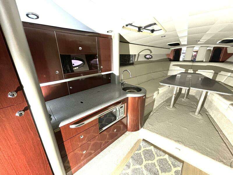 Adventure Capital 40ft Formula Yacht For Sale