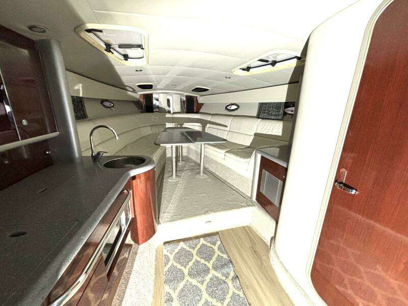Adventure Capital 40ft Formula Yacht For Sale