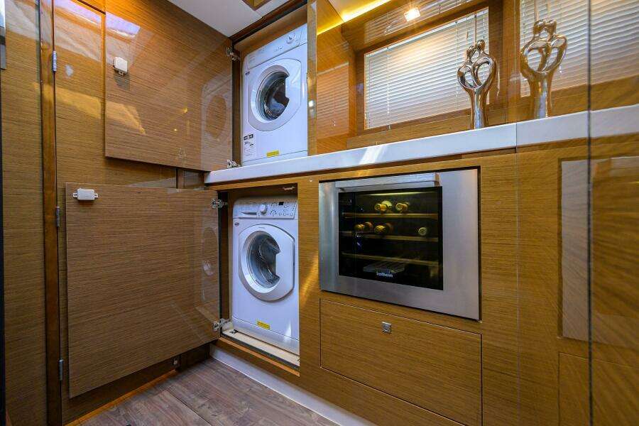UNORTHODOCS 60ft Cruisers Yacht For Sale
