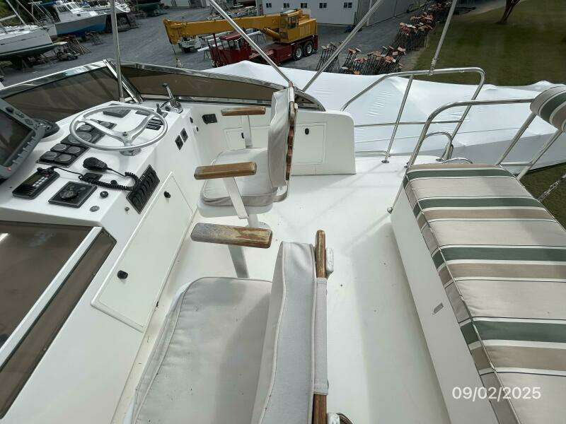 40' Legacy flybridge starboard