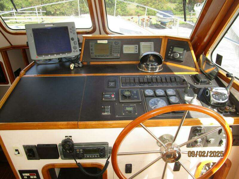 40' Legacy lower helm2