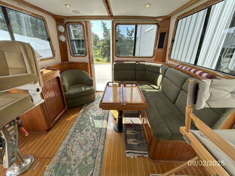 40' Legacy salon aft
