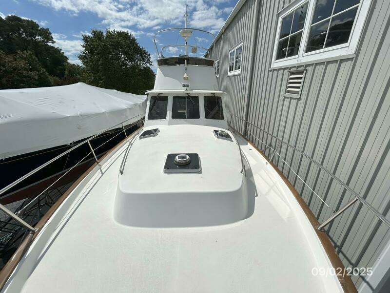 40' Legacy foredeck aft