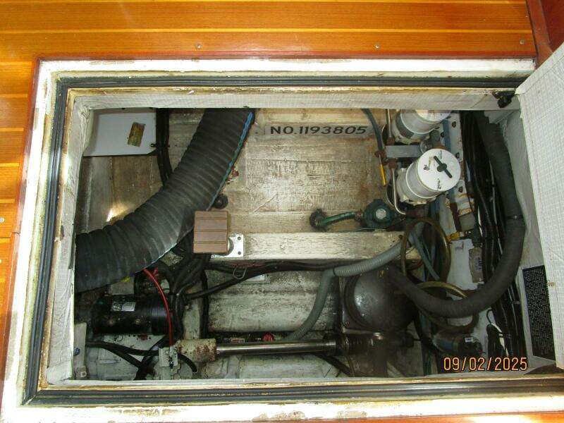 40' Legacy engine room access