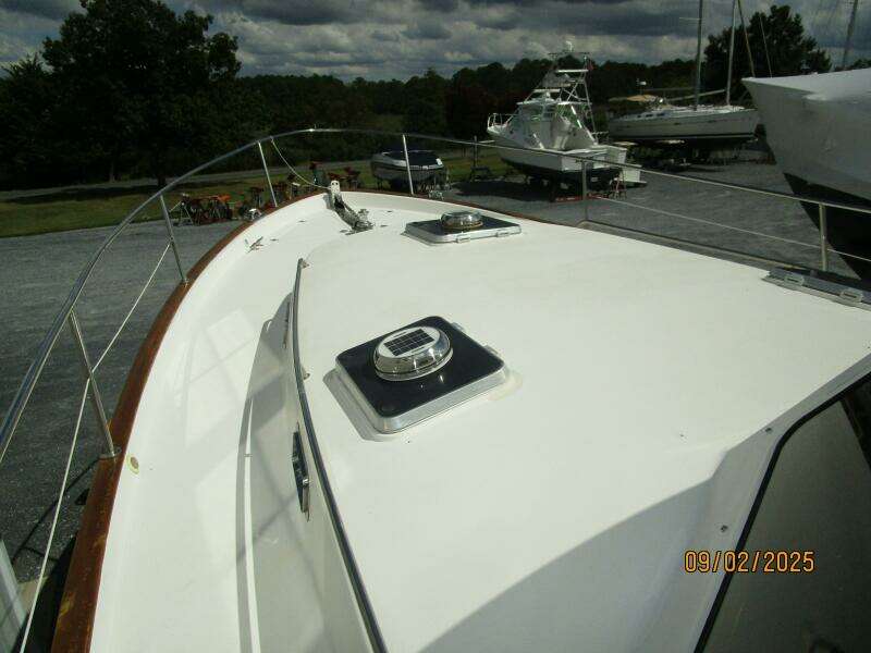 40' Legacy foredeck1
