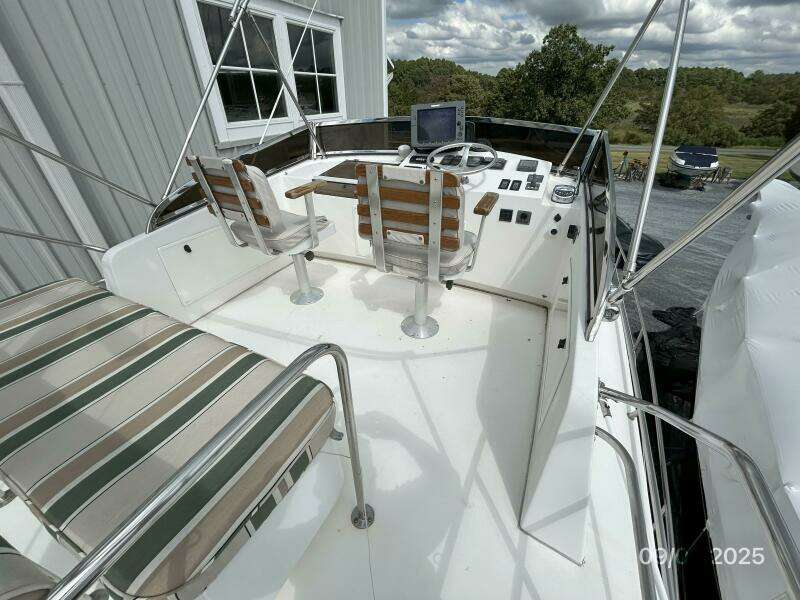 40' Legacy flybridge forward