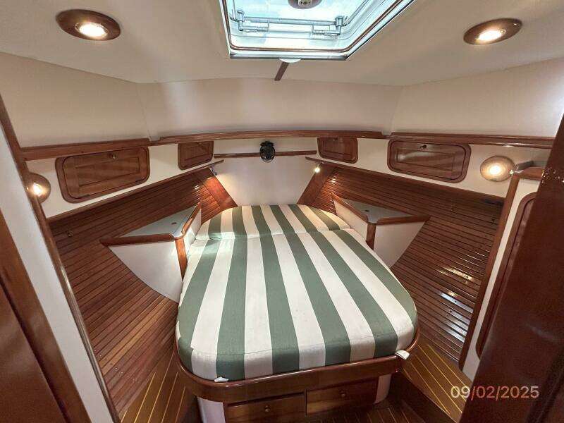 40' Legacy master stateroom