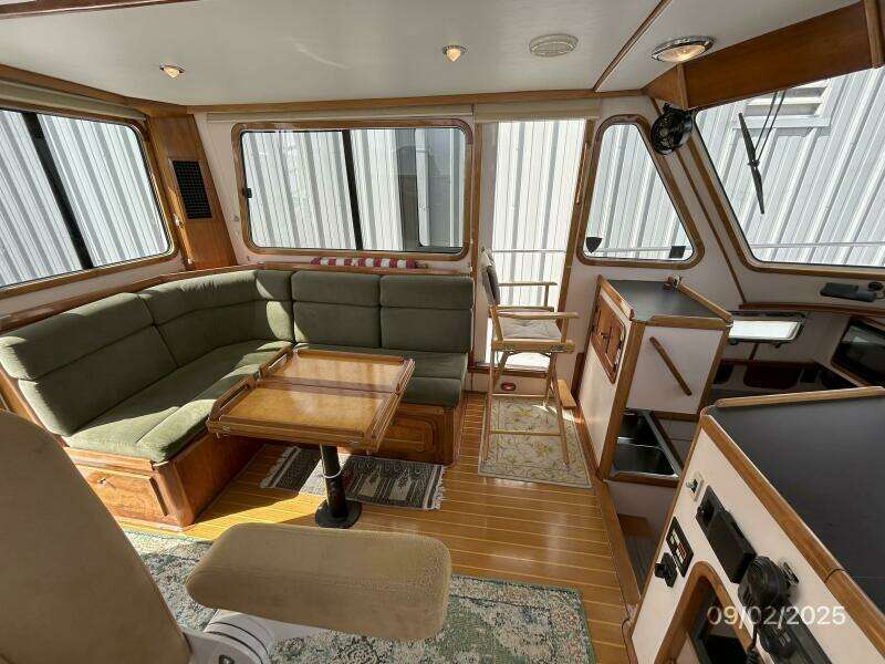 40' Legacy salon port