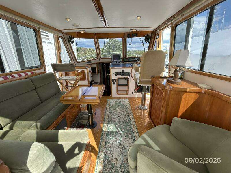40' Legacy salon forward