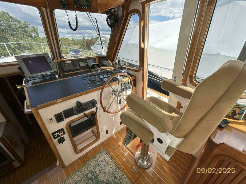 40' Legacy lower helm1