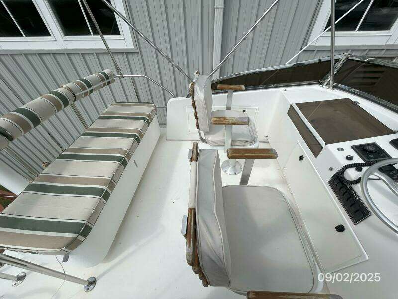 40' Legacy flybridge port