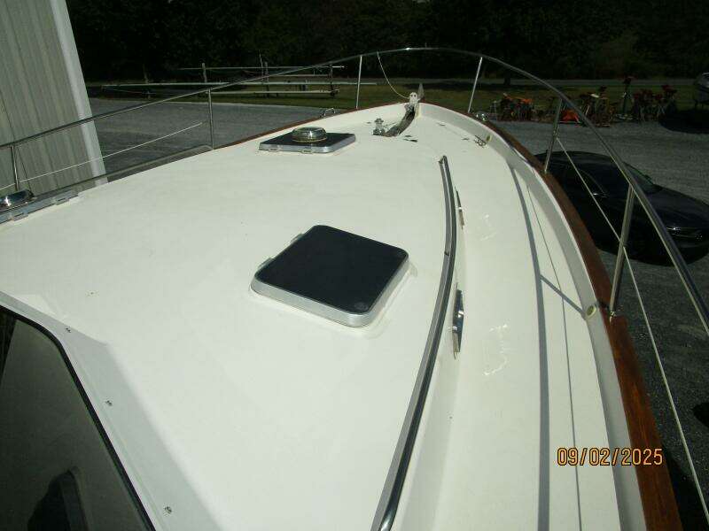 40' Legacy foredeck2