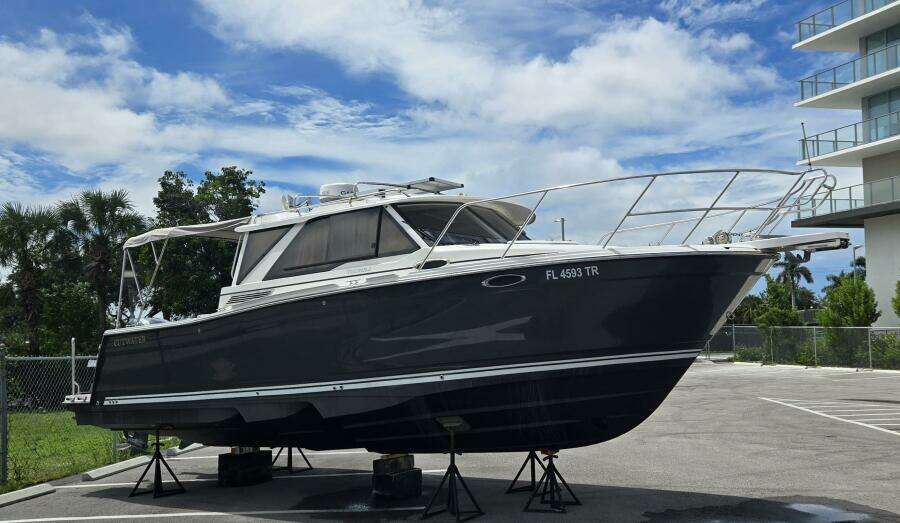 28ft Cutwater Yacht For Sale