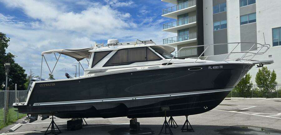 28ft Cutwater Yacht For Sale