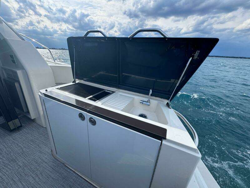 43ft Carver Yacht For Sale