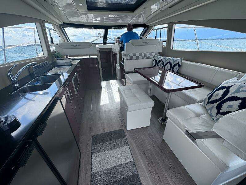 43ft Carver Yacht For Sale