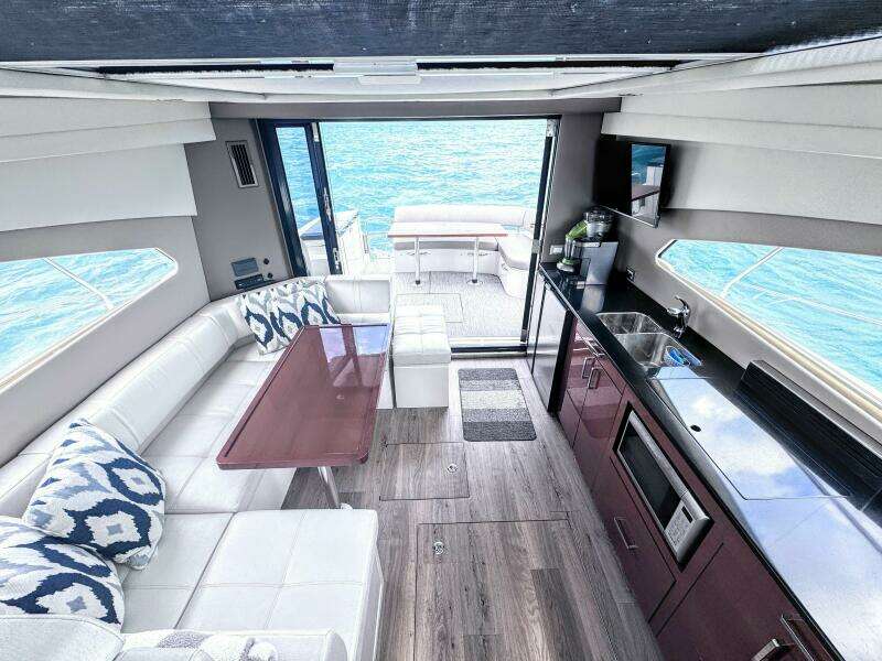 43ft Carver Yacht For Sale