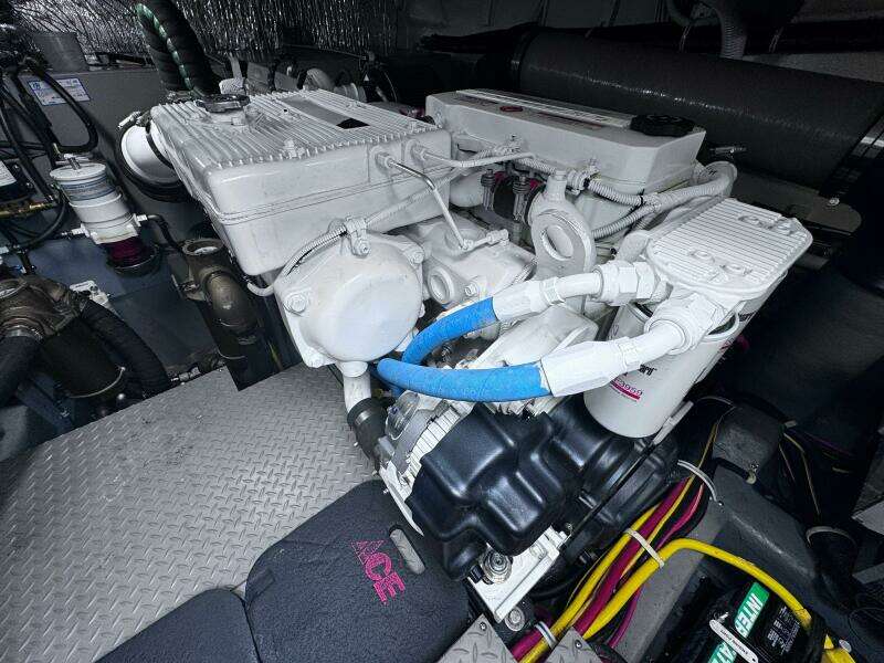 43ft Carver Yacht For Sale
