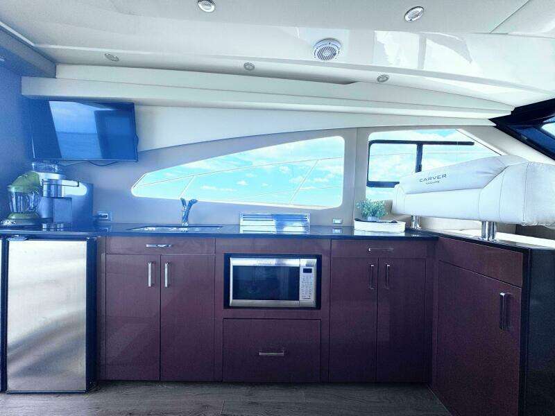 43ft Carver Yacht For Sale