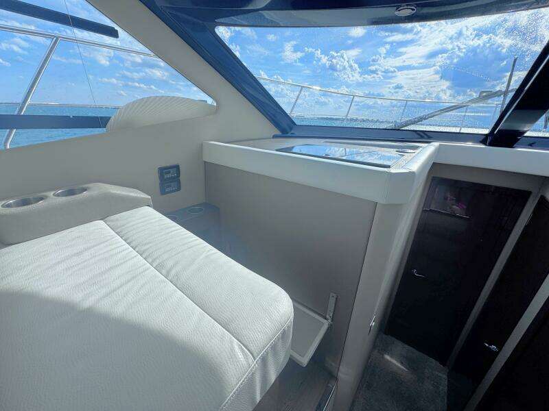43ft Carver Yacht For Sale