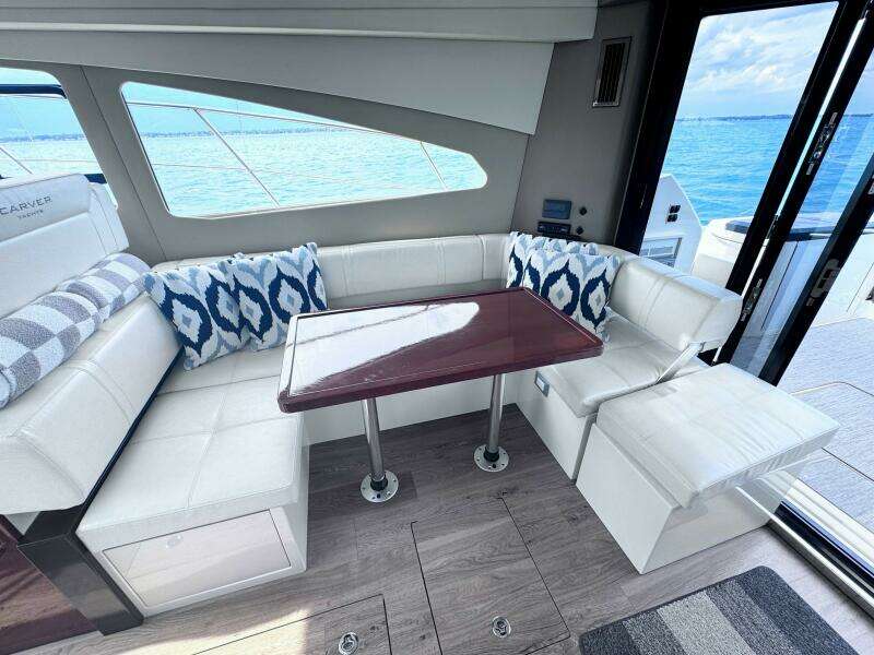 43ft Carver Yacht For Sale