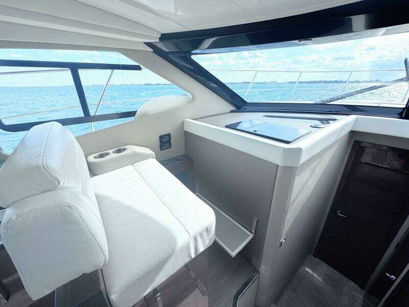 43ft Carver Yacht For Sale