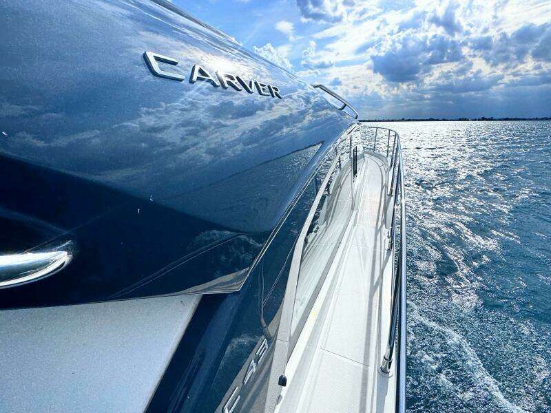 43ft Carver Yacht For Sale